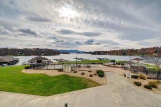 Balcony and Serene Views Cozy Condo in Huddleston! - Huddleston - 8