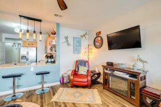 Balcony and Serene Views Cozy Condo in Huddleston! - Huddleston - 4