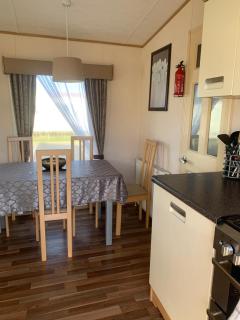 B58 3bed caravan, sleeps up to 8, free Wi-Fi, parking - Conwy - 4