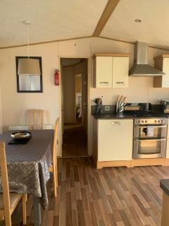 B58 3bed caravan, sleeps up to 8, free Wi-Fi, parking - 1