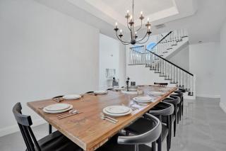 Spacious Luxury Villa in Hollywood 6BR 5-Bath 5-Min Walk to Beach & Attractions - 3