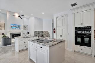 Spacious Luxury Villa in Hollywood 6BR 5-Bath 5-Min Walk to Beach & Attractions - 7