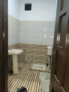Entire House of 4 Bedrooms in F6 Islamabad - Islamabad - 5