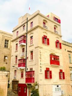 Luciano Al Porto Boutique - La Valletta - 9