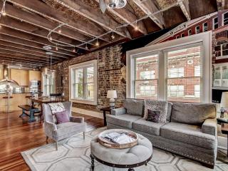Broughton Corner Loft - Savannah - 6