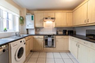 18FWC, 2 Bedroom, Sleeps 4, Town Centre Location, Secure Parking - 6