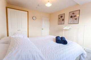 9FWC, 2 Bedroom Apartment, Sleeps 4, 2 Double beds, Parking - 1