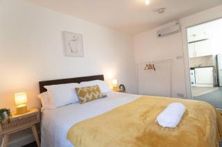 Flat 3 Sunnyside Contractor Long Stay by ShortStayUK - 0