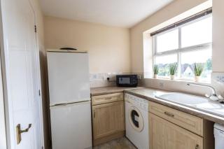Thorley Apartment in North Swindon, Sleeps 4 in 2 bedrooms, Long Stay Disc, Parking - Swindon - 3