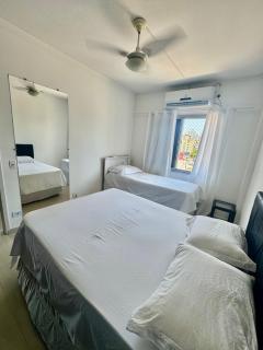 Excelente apartamento bem localizado a 450 metros da praia - Guarujá - 3