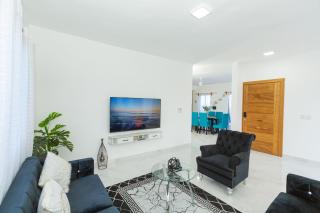 Crown lll- Guest Friendly-Pool -3 Bedrooms close to Everything - - 4