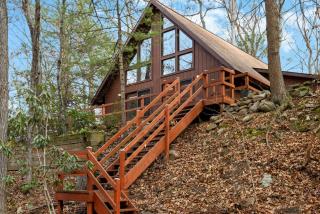 Loft Wood Stove Fire Pit Grill & Deck on Creek - Hedgesville - 0
