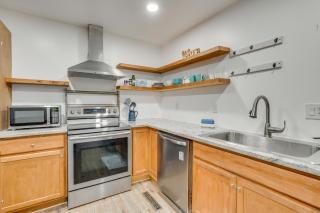 Chic Farmhouse, 3Mi to Lake-Pet Friendly and Golfing - Eureka Springs - 5