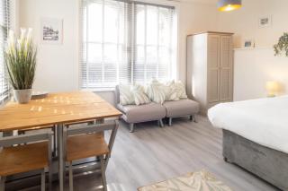 Host & Stay - Harbour Lights - 9