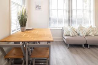 Host & Stay - Harbour Lights - 4