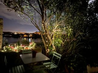 Charmante PETITE MAISON avec vue panoramique, en centre historique, proche d'Avignon, ancienne, rénovée, climatisée, terrasse, parking public gratuit - Villeneuve-lès-Avignon - 8