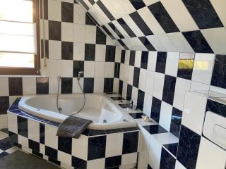 Haus mit Sauna, Garten und Pool - 1