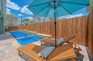 Charming 4BR Holiday Home in Houston Heights - 0