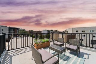 Roof deck w city views - brand new 3bd 3ba - 6