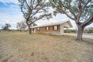 Historic Hoffmann Ranch Haus Near Wineries! - Fredericksburg - 2
