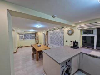 4 bedroom detach house in Cheadle Hulme - Cheadle Hulme - 8