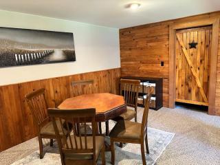 Forest Tree Log Cabin - 8