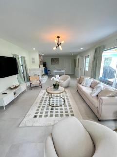 Weeki Wachee Retreat Canal home with hot tub kayaks canoe and boat with trolling motor included - Spring Hill - 5