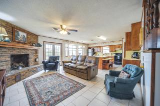 Historic Hoffmann Ranch Haus Near Wineries! - Fredericksburg - 0