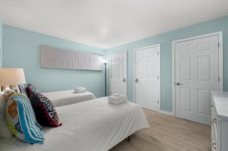 Gone Coastal! Mid-rise building with a one-story floor plan! Complimentary Activities! - Panama City Beach - 2