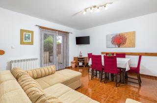 Apartment Buneta with Relaxing Outdoor Area - Ližnjan - 6