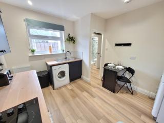 Modern and Cosy 2 bedroom Bungalow in Clacton with large private garden by Catchpole Stays - Clacton-on-Sea - 3