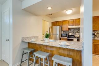 Home with Fenced Yard Near Dtwn Rogers! - 5
