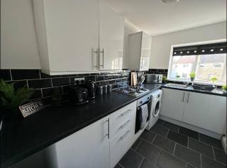 Comfy 1 BR Apartment - Sleeps 2 with Free Parking! - 5
