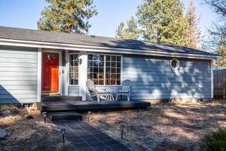 Charming 3-Bedroom Home in Bend with Hot Tub Game Room & Spacious Family Dining - 7