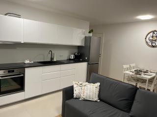 Cosy Candy Flat- with optional parking available at an extra cost - 8