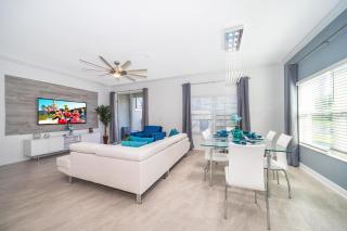 4415RH TOWNHOUSE 5 BEDROOMS & 4 BATHROOMS + POOL - Kissimmee - 0