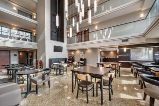 Drury Inn & Suites Champaign - Champaign - 5