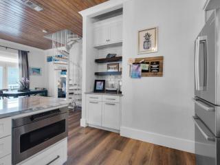 Hemingways Hideout by Newman-Dailey - 0