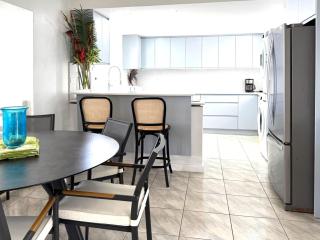 This is a beachfront 3 bedroom, 3 bathroom villa, family-friendly activities - Christ Church - 6
