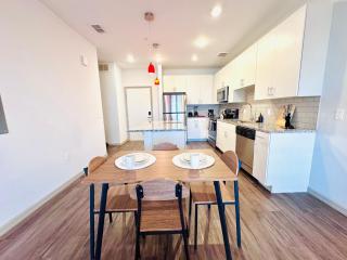 Entire Apartment with Cozy King Bed, Pet-Friendly, 15 Min to Disney, Resort-Style Amenities - Kissimmee - 4