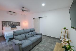 Forest House Beach and Mountain Getaway - Jacó - 1