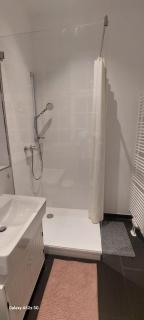 Quiet room with private bathroom in a local home - Berlin - 9