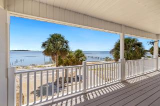 Island stilt house with endless Gulf views - 0