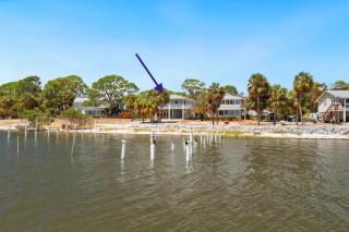 Island stilt house with endless Gulf views - 8