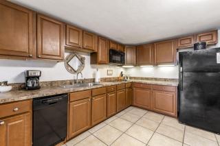Island Getaway- Condo by the Gulf - 4