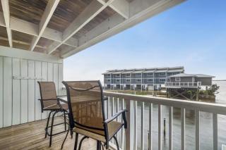 Island Getaway- Condo by the Gulf - 1