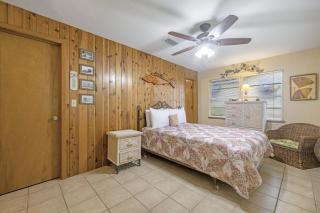 Creamsicle Cottage - 1