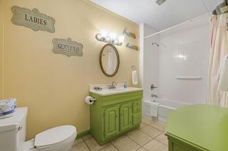 Creamsicle Cottage - Cedar Key - 3