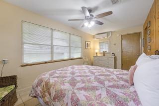 Creamsicle Cottage - 6