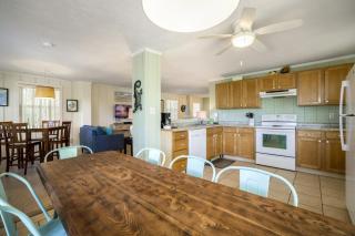 Hill top house with amazing views and bay side dock with fishing deck - 9